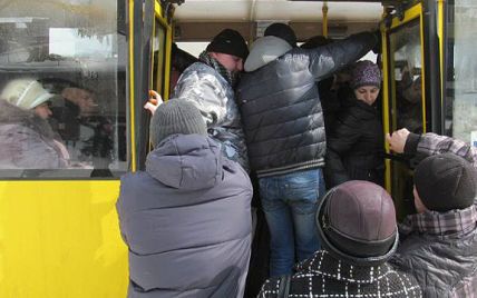 У Києві один з пасажирів маршрутки під час сварки штрикнув іншого ножем у живіт