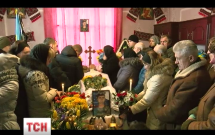 На Прикарпатье похоронили военного, которого боевики убили на блокпосту