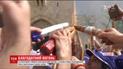Тысячи верующих приехали в Иерусалим, чтобы увидеть Благодатный огонь