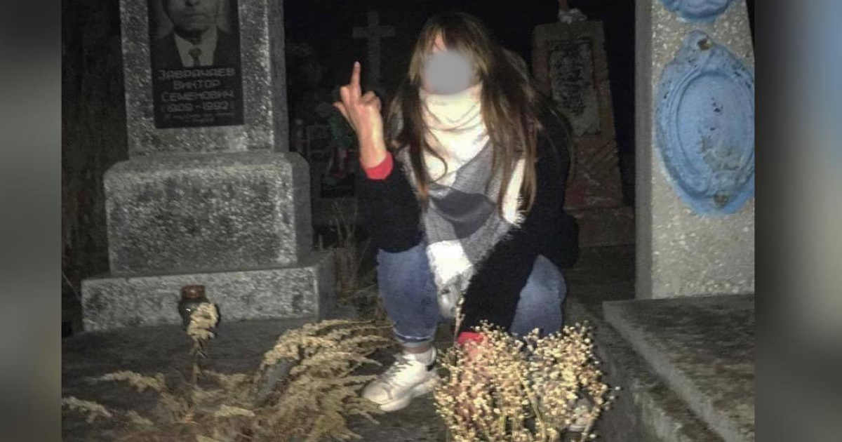 Показувала середній палець на тлі могил: на Волині дівчина влаштувала фотосесію на кладовищі