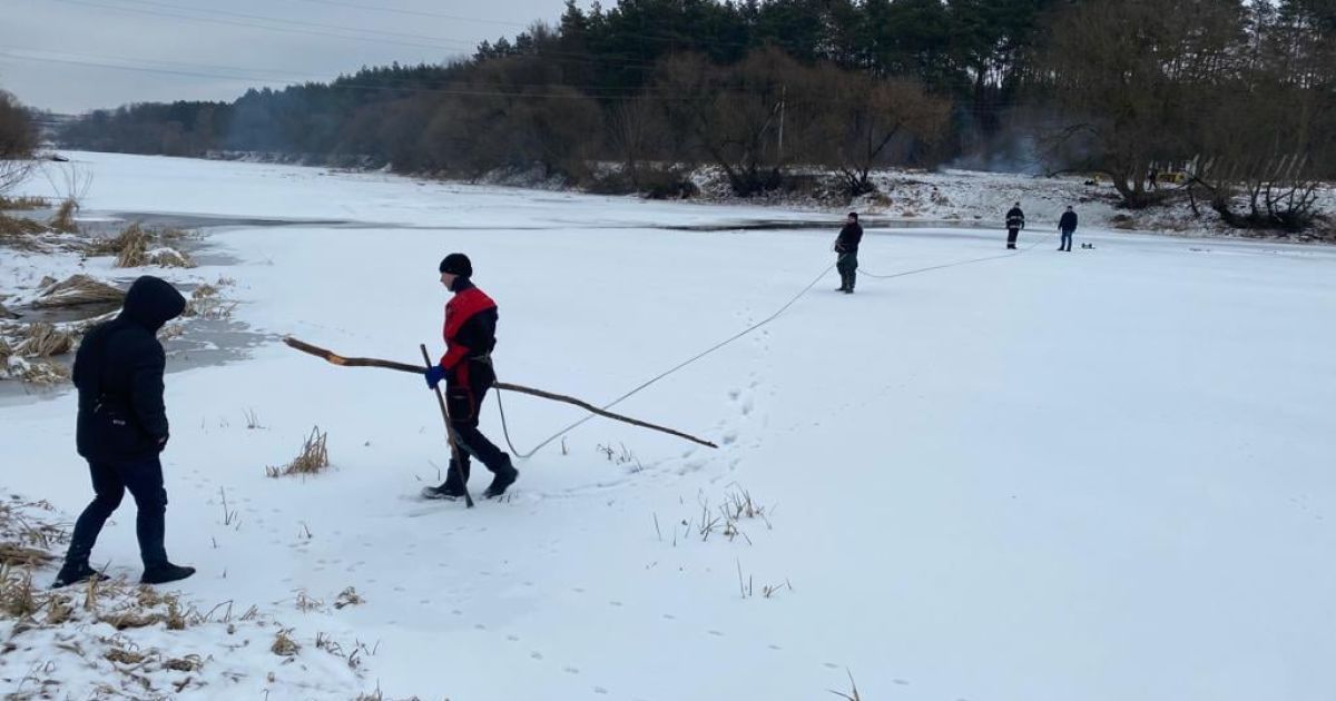 В Житомирской области водолазы вытащили из реки 35-летнего мертвого рыбака