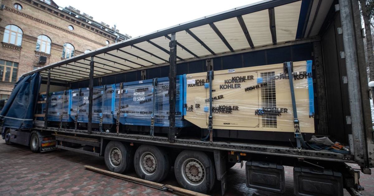 Київ отримав потужні генератори як гуманітарну допомогу: де їх встановлять