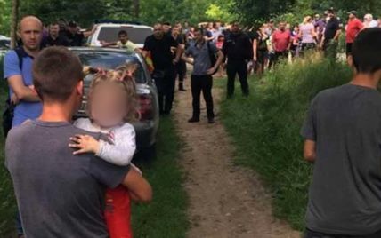 Ночувала в полі: у Тернопільській області знайшли дворічну дівчинку, яка зникла вчора