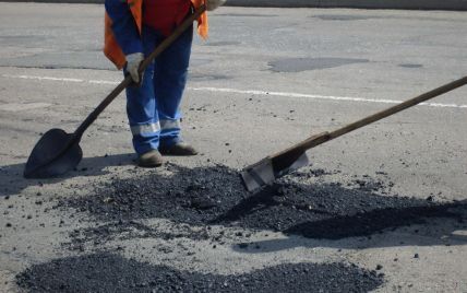 Гройсман взялся за масштабный ремонт дорог в Украине