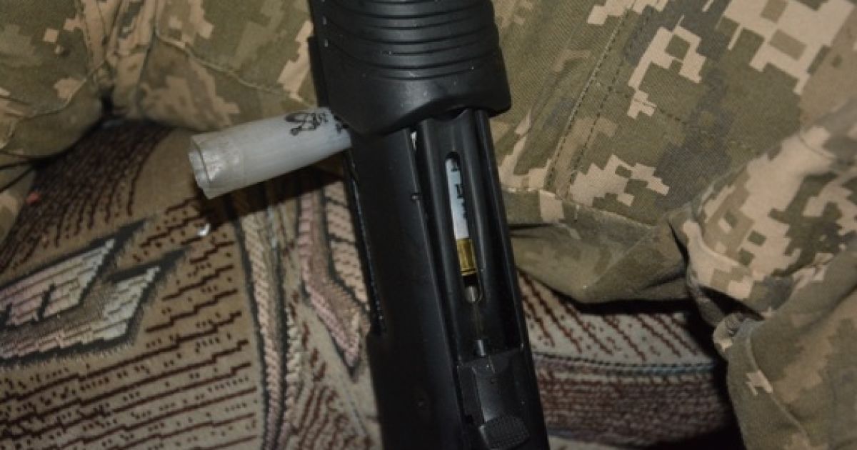 На Закарпатті чоловік задушив співмешканку і застрелився з рушниці