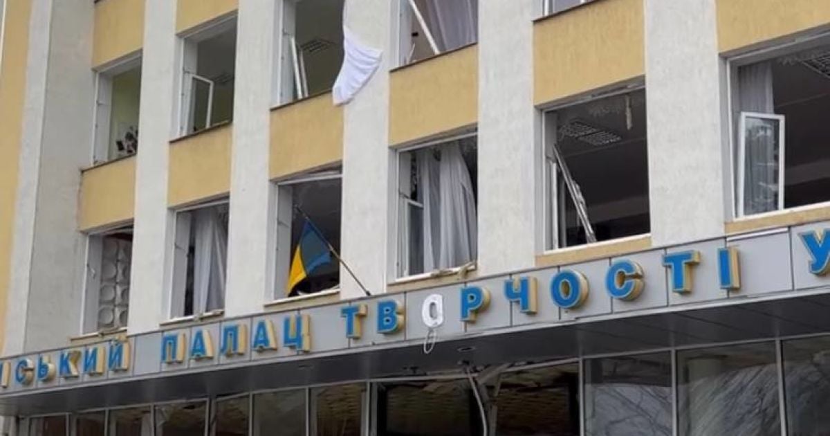 В Николаеве оккупанты обстреляли дворец творчества учеников — видео