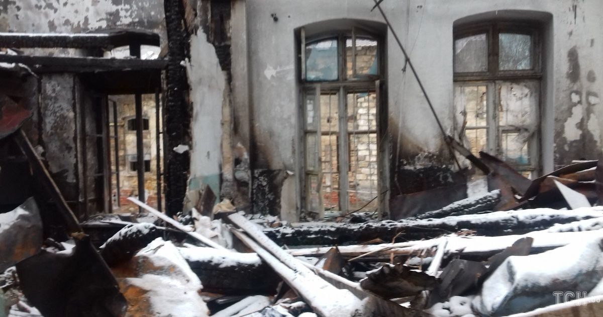 В Одессе семью железнодорожника-пенсионера выбрасывают на улицу после пожара, уничтожившего их жилье