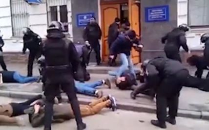 Расследованием избиения активистов под управлением полиции займется ГБР