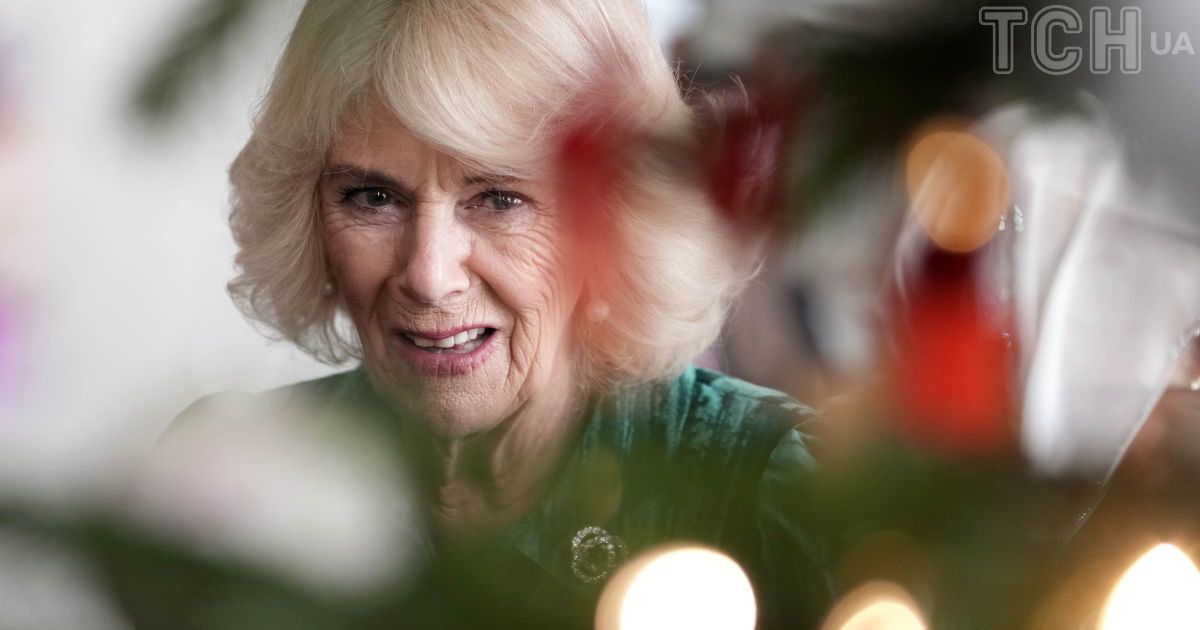 Queen Camilla and Children Decorate the Christmas Tree at Clarence House: A Festive Tradition