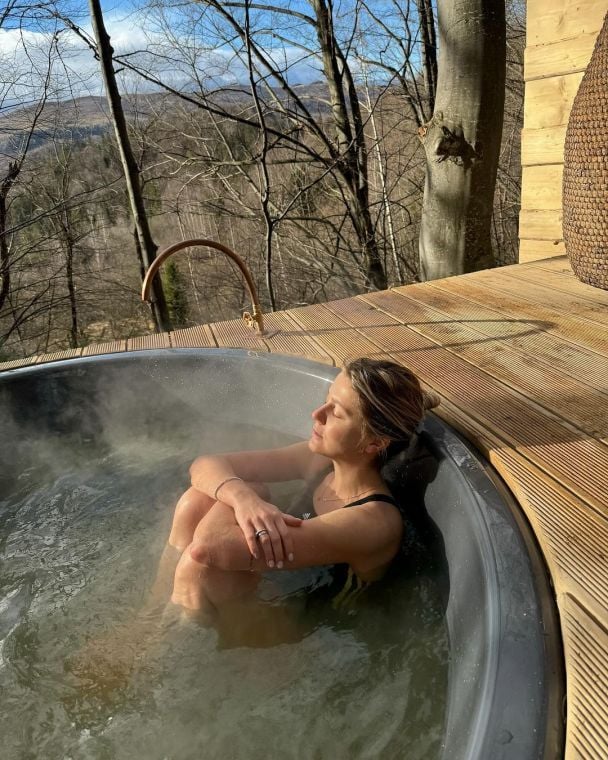 KOLA показала, как отдохнула на западе Украины / © instagram.com/kola__official