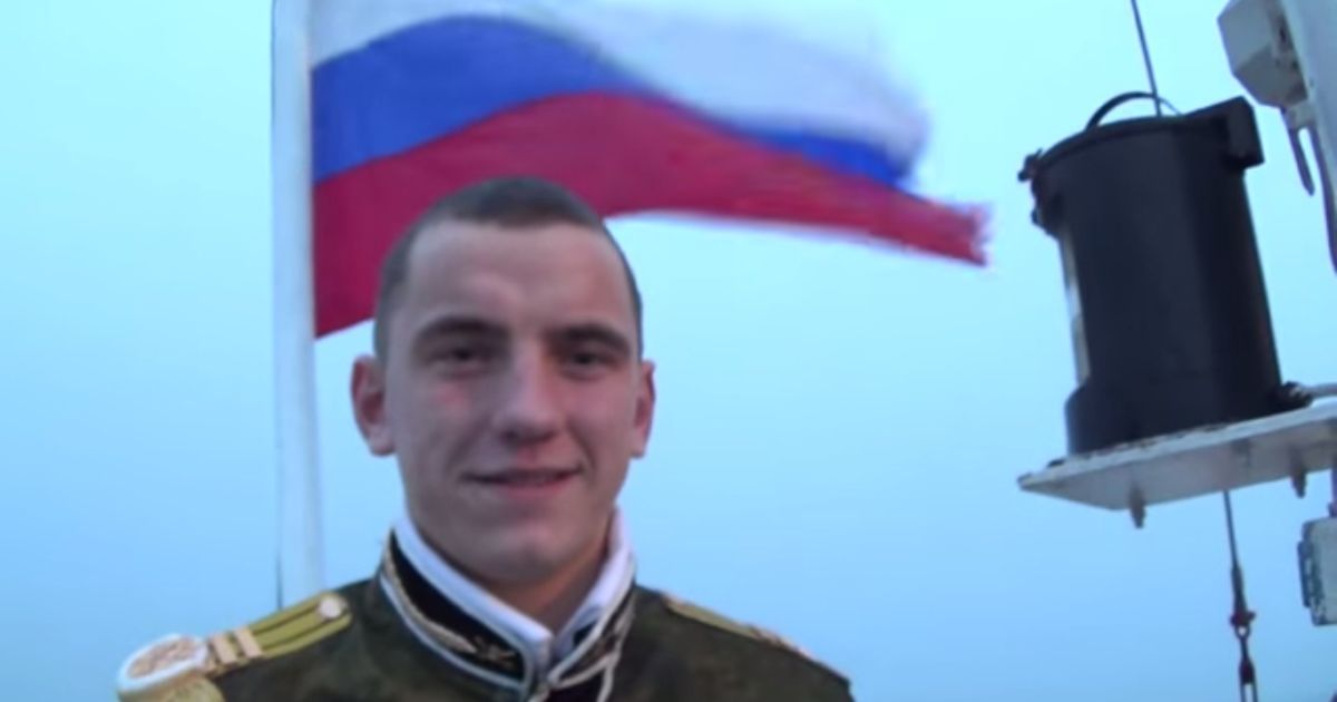 Российский солдат на Керченской паромной переправе