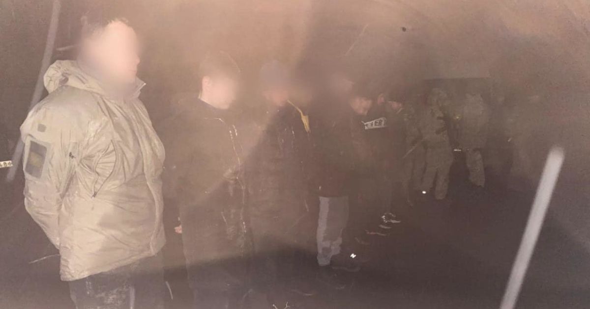 На Буковині прикордонники затримали вісьмох українців через незаконний перетин кордону (фото)