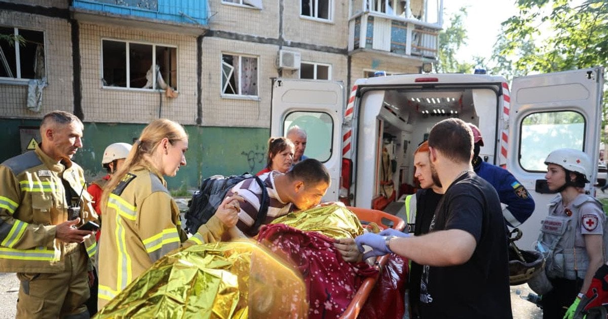 У Києві з-під завалів врятували 7 людей