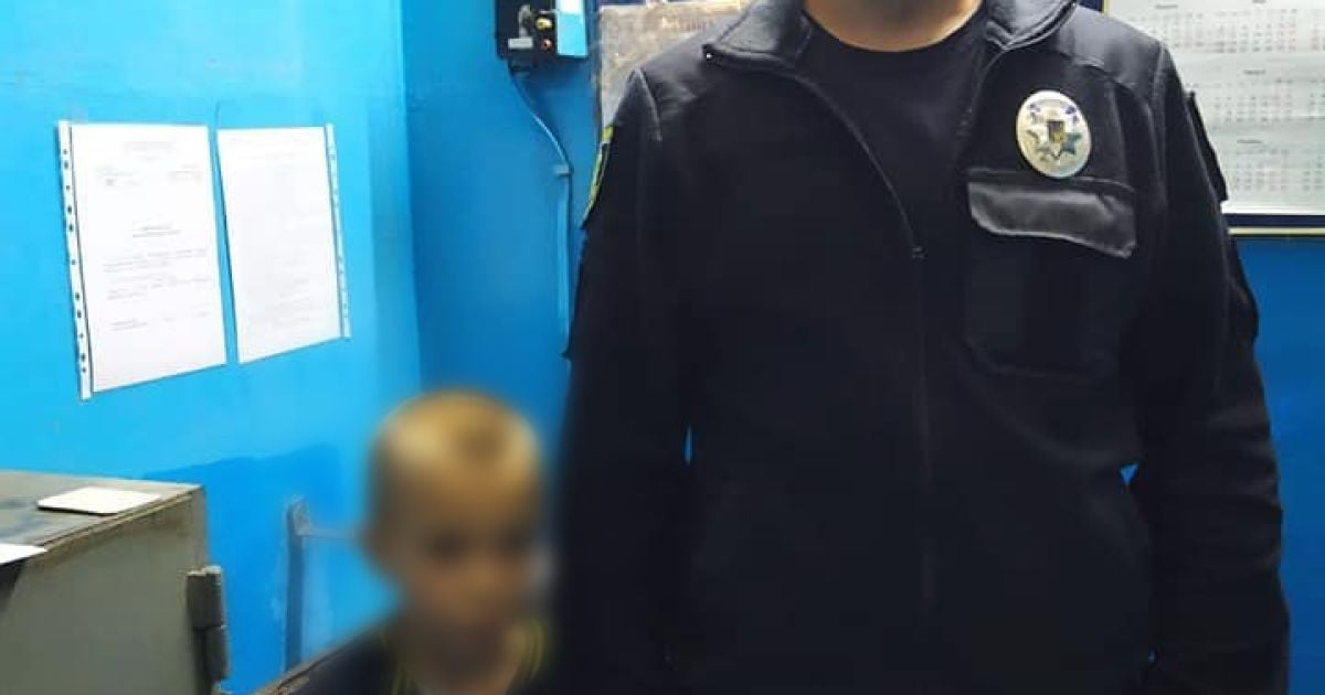 Сбежал от матери и бродяжничал: в метро Харькова бродил 5-летний ребенок