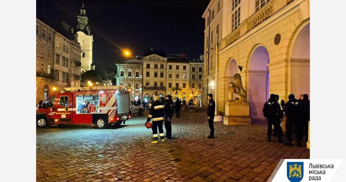 Во Львовском городском совете нашли гранату: она оказалась сувенирной (фото)