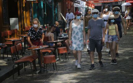 У відпустку до Ейфелевої вежі: українці знову можуть подорожувати до Франції