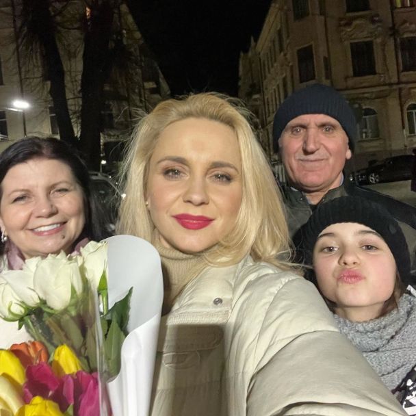 Лилия Ребрик с родителями и дочерью