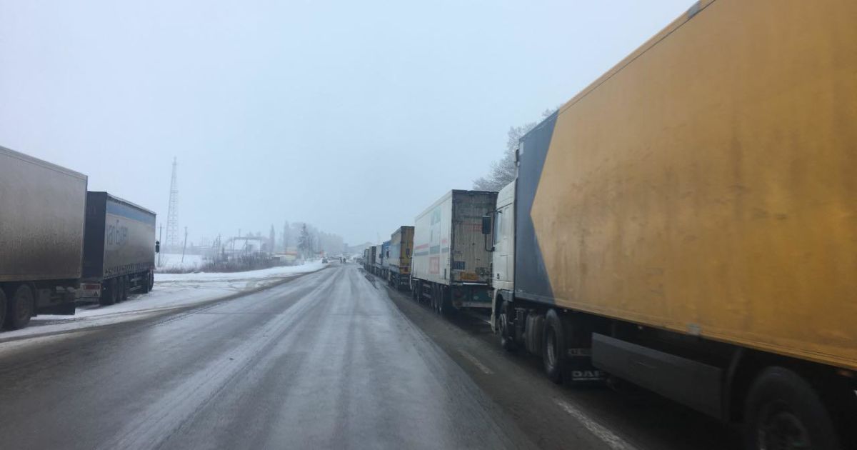 До Києва знову заборонили в'їзд вантажівкам