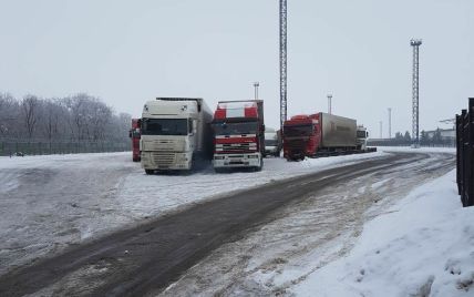 До Києва через снігопад закривають в’їзд вантажівкам - КМДА