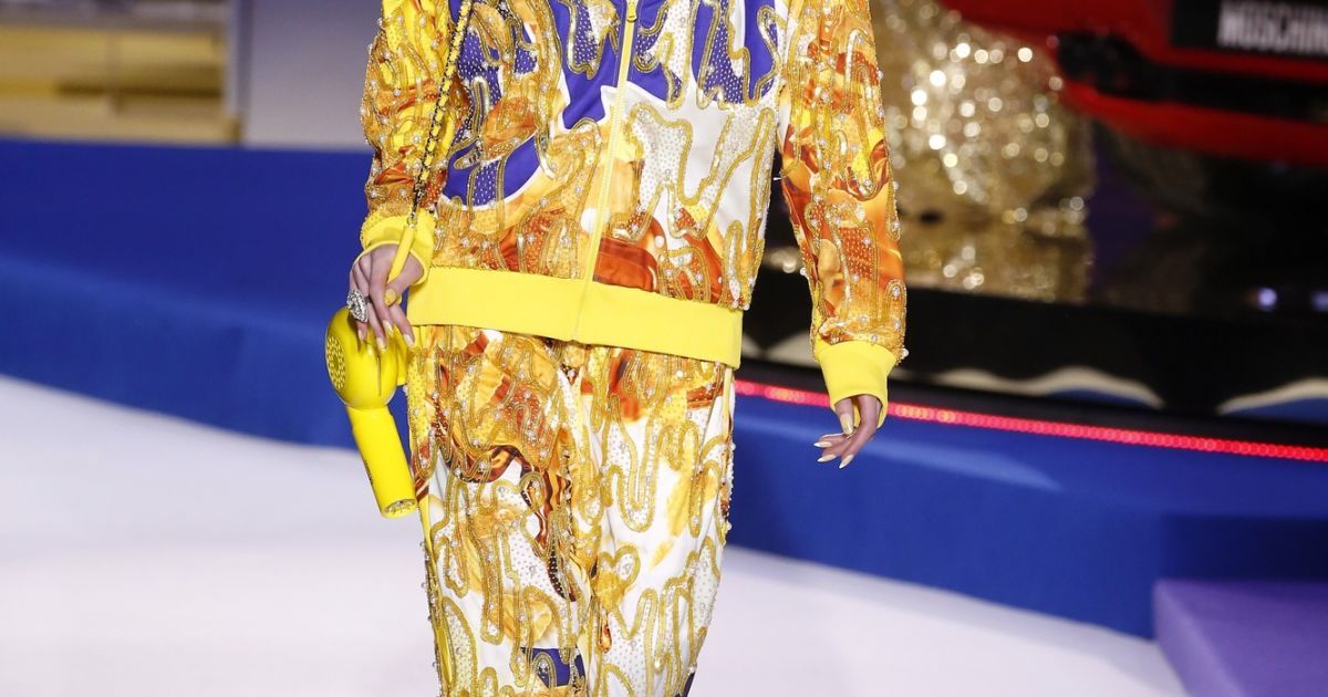Карты, деньги и поп-арт в коллекция Moschino сезона осень-зима