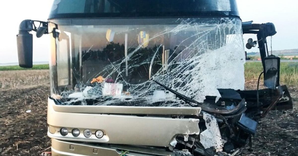 На Миколаївщині сталася смертельна аварія. Троє людей загинули, ще одна - у реанімації