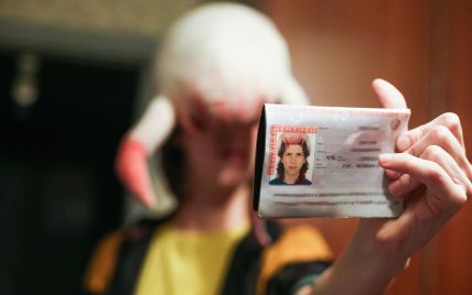 Россиянин сфотографировался на паспорт с хедкрабом на голове