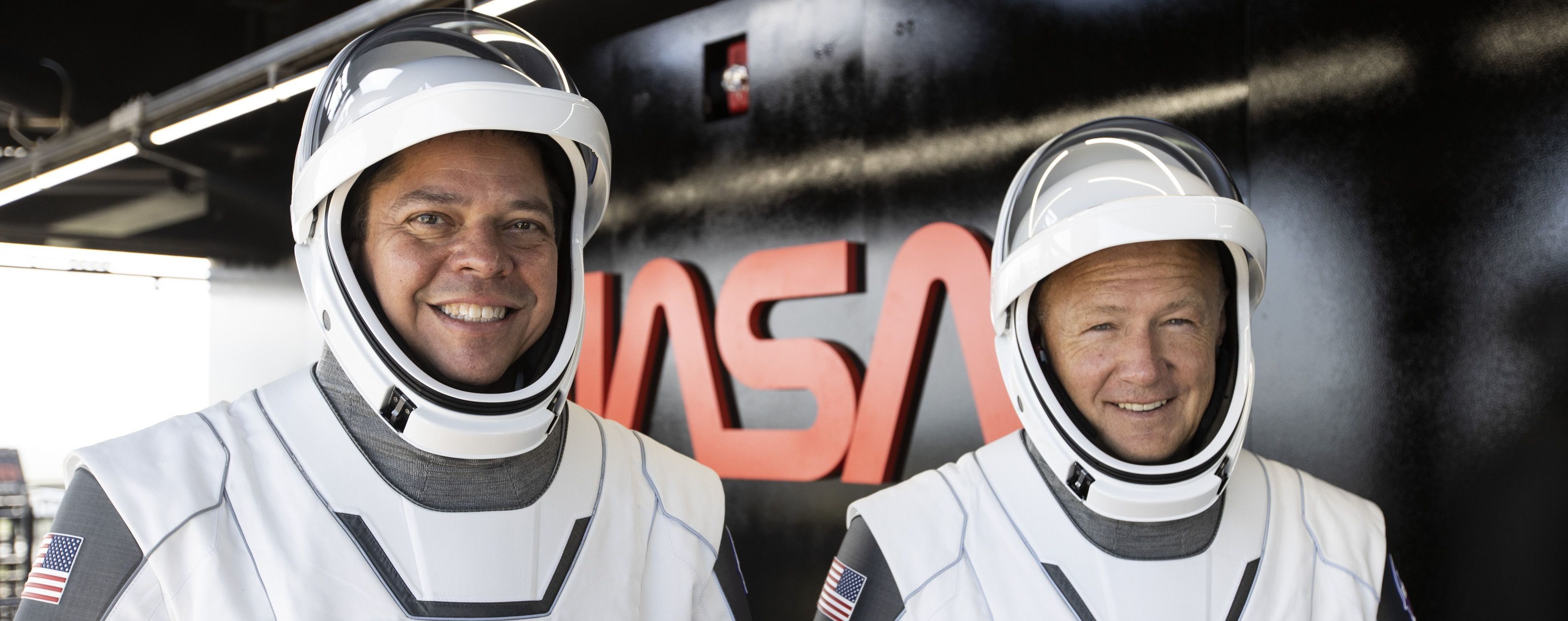 Американские астронавты на Crew Dragon успешно пристыковались к МКС - видео