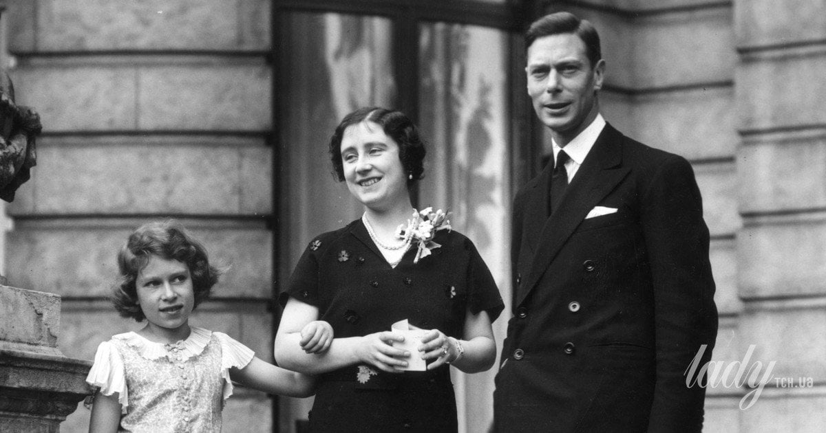Маленька принцеса Єлизавета з батьками - Єлизаветою та принцом Альбертом