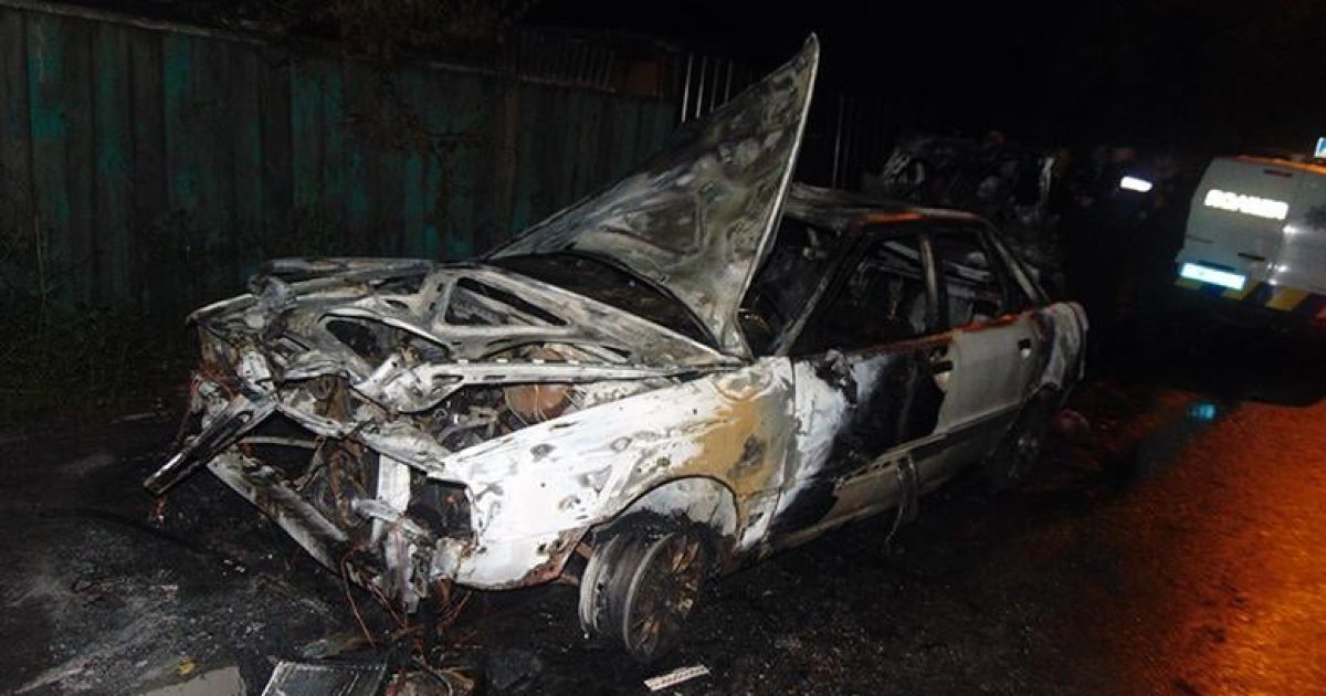 У Києві чоловік через ревнощі до колишньої дружини підпалив автівку її співмешканця