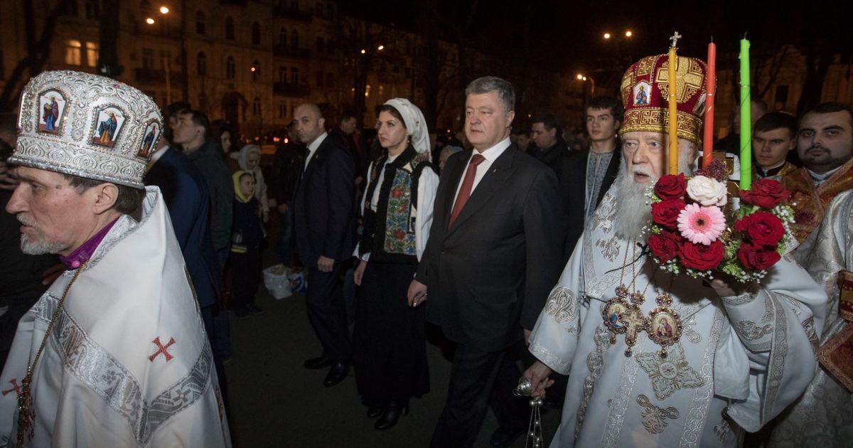 Порошенко с семьей святили кулич в церкви Киевского патриархата