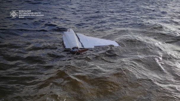 В Киевской области из Днепра спасатели выловили обломки вражеского беспилотника / © ГСЧС в Киевской области