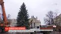 Пышную 15-метровую новогоднюю елку уже установили во Львове