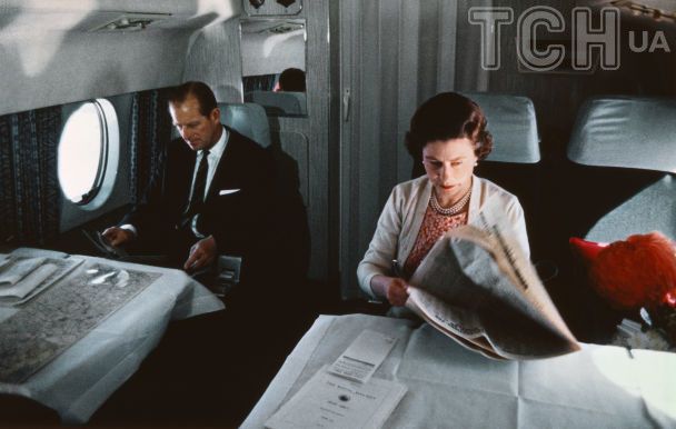 Королева Елизавета II в самолете / © Getty Images