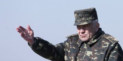Порошенко звільнив командувача сухопутних військ ЗСУ