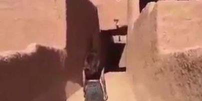 У Саудівській Аравії викликало резонанс відео з дівчиною у міні-спідниці та топіку