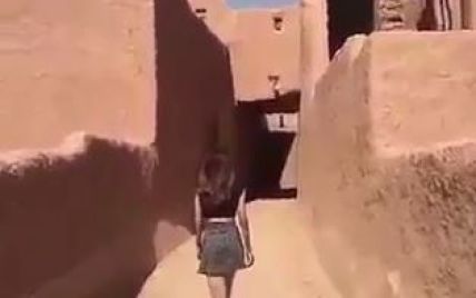 У Саудівській Аравії викликало резонанс відео з дівчиною у міні-спідниці та топіку