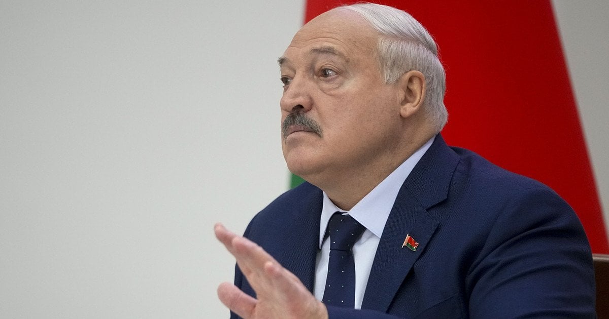 Лукашенко не захотел обвинять Украину в атаке на автобус