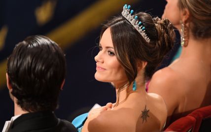 На светской церемонии: шведская принцесса София засветила свою татуировку
