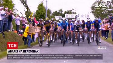 Новости мира: болельщица с плакатом спровоцировала массовую аварию на Тур де Франс