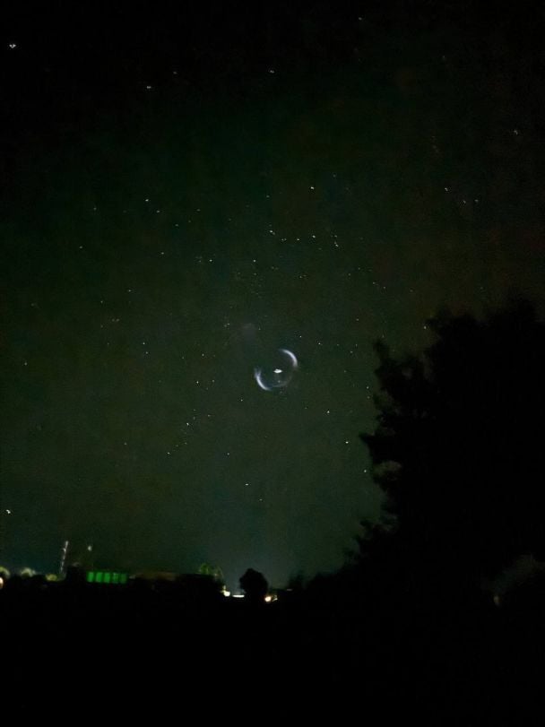 В небе над Украиной заметили "НЛО". Фото из соцсетей