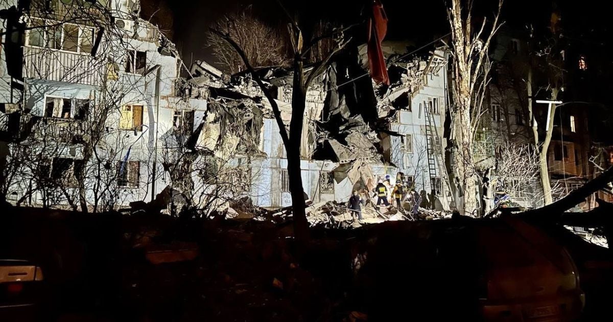 Загарбники завдали ракетного удару по житловому будинку в Запоріжжі