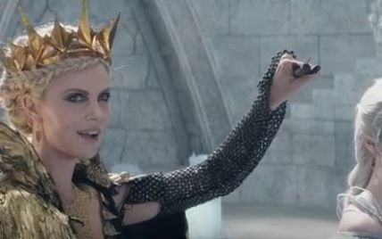 Злая королева: Шарлиз Терон в трейлере фильма "Белоснежка и охотник-2"
