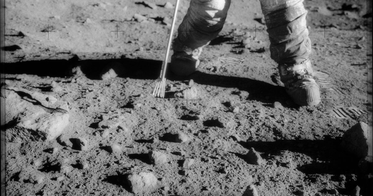 В США умер шестой побывавший на Луне астронавт