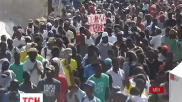 Массовые протесты в столице Гаити закончились столкновениями с полицией и задержаниями