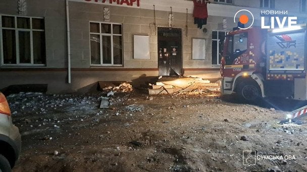 Атака РФ на готель в Сумах.  / © Сумська ОВА