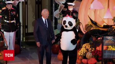 Джил Байден у костюмі панди і Джо Байден, який кусає дітей: у Білому домі відбулося святкування Геловіну