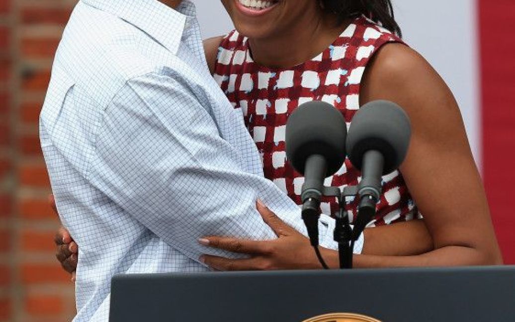 Барак и Мишель Обама 23 года вместе. / © The Yolanda Adams Morning Show