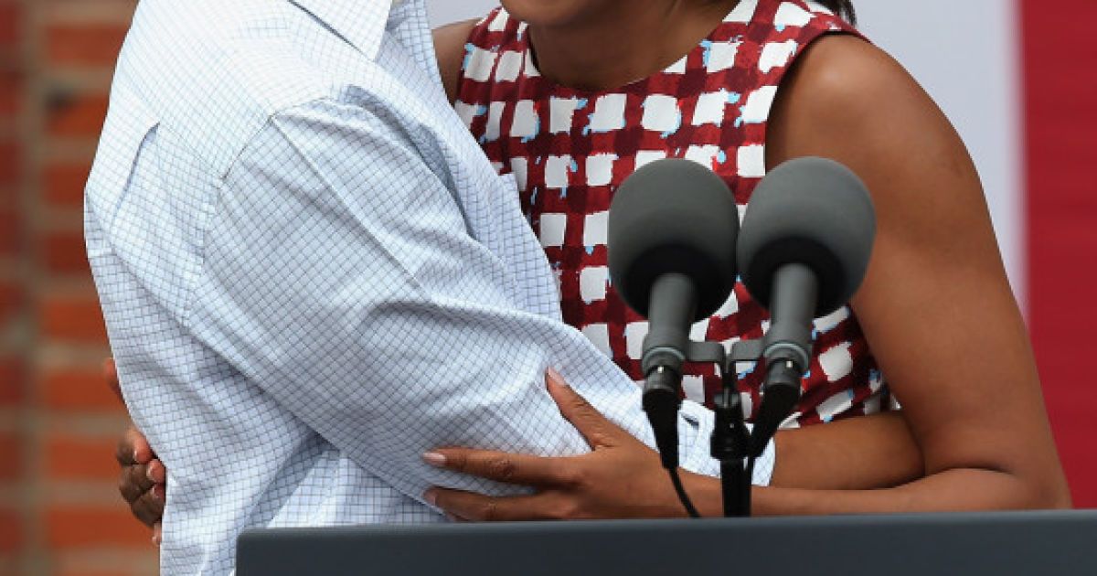 Барак и Мишель Обама 23 года вместе. / © The Yolanda Adams Morning Show