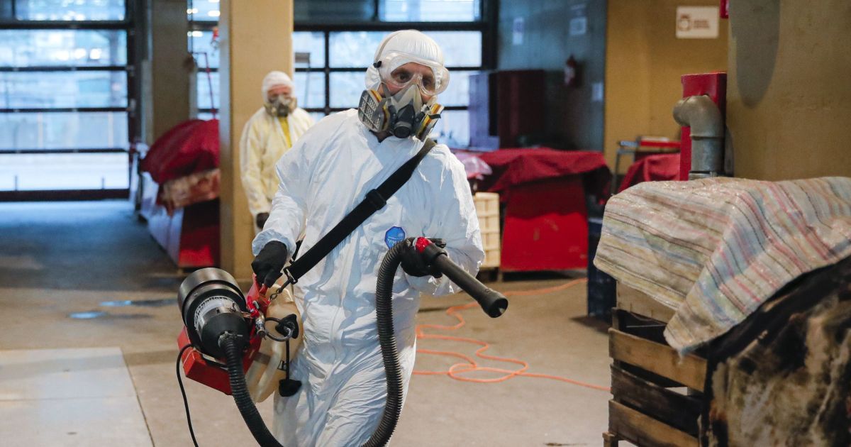 Головне про коронавірус у світі за день: країни на тотальному карантині та одужання пацієнта, з якого в Італії почався спалах