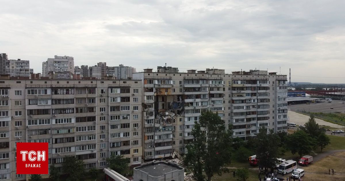 Как выглядит разрушенный взрывом дом в Киеве с высоты птичьего полета